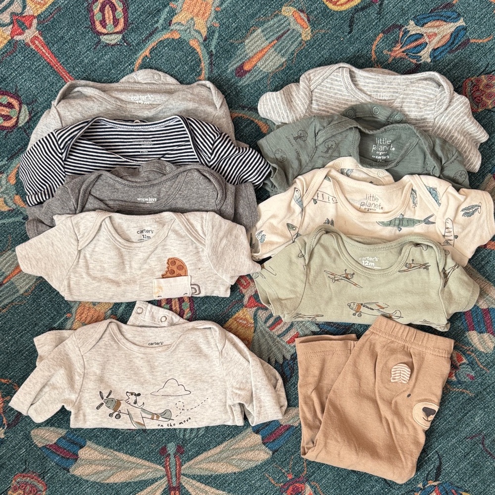 Carter's 12m Baby Onesies